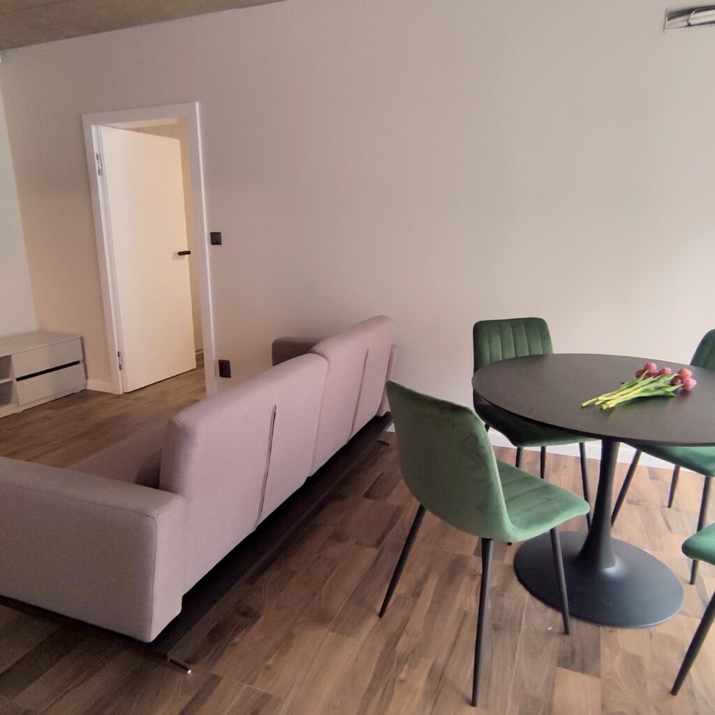 2-izb, PRENÁJOM Kováčska, 2/3 s parkovacím miestom
